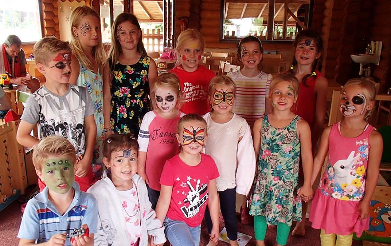 Face-painting - group
